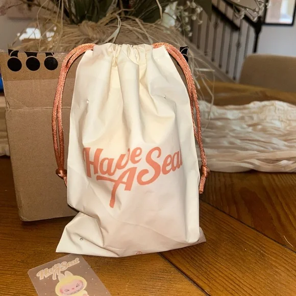 Pop Mart Sisi Labubu Have A Seat Plushie Labubu - Picture 9 of 11